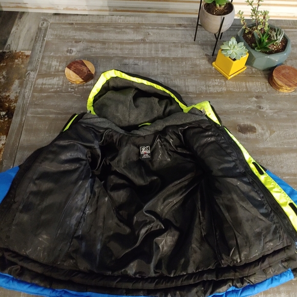 Boys winter coat - Picture 2 of 3